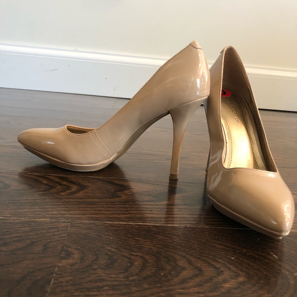 BCBGenerarion Women's “Adobe” Beige Patent Leather Heels Size 6 — 4” heel NWOT